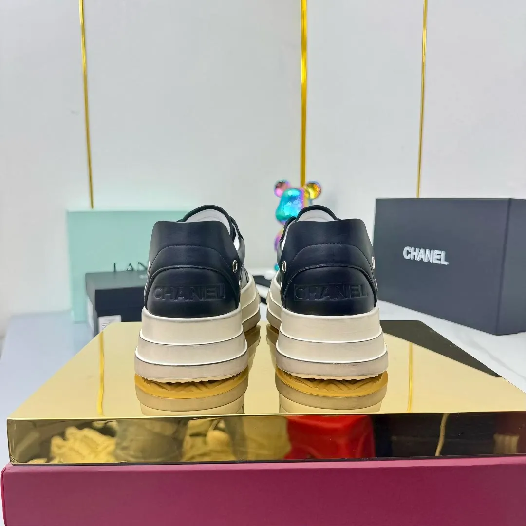 👟👟Ex-factory price 640👟👟 Chanel bread shoes, old style dirty shoes ~ original calfskin panda shoes Chanel 25C latest hot style panda black and white sports shoes casual sneakers Xiaoxiang hot style single product classic black and white panda color coco girls must pay Fabric: original custom mixed sheepskin lining: original imported breathable mesh lining outsole: Original molded rubber + TPU combination Size: Women's 35-41
